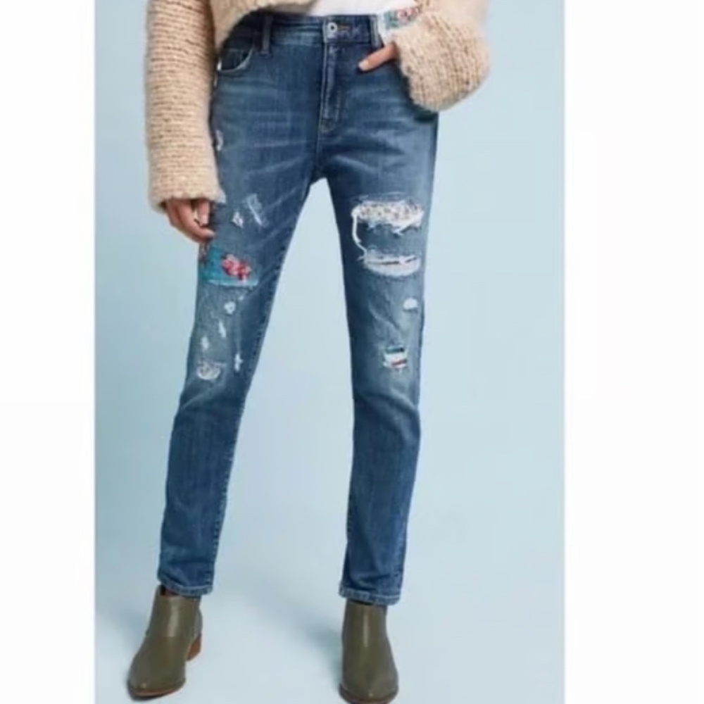 Anthropologie Pilcro Floral Patch Distressed Slim Boyfriend Jeans SZ 26